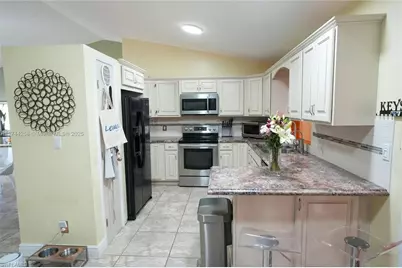 2304 SE 8th Ter, Cape Coral, FL 33990 - Photo 4