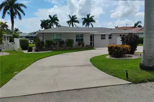 5240 Seminole Ct, Cape Coral, FL 33904 - Photo 2