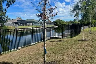1819 NE 2nd St, Cape Coral, FL 33993 - Photo 2