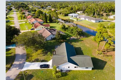 561 Foxcreek Dr, Lehigh Acres, FL 33974 - Photo 4