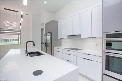 407 SE 16th St, Cape Coral, FL 33990 - Photo 2