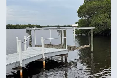 324 Shoreland Dr, Fort Myers, FL 33905 - Photo 2