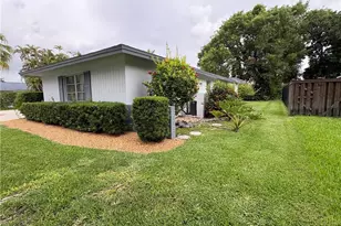 5661 Eichen Cir E, Fort Myers, FL 33919 - Photo 22