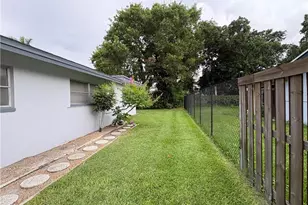 5661 Eichen Cir E, Fort Myers, FL 33919 - Photo 24