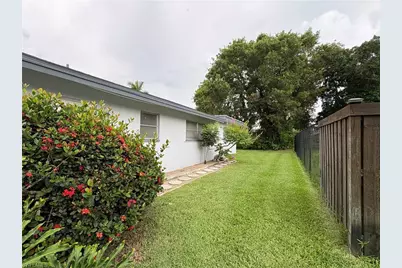 5661 Eichen Cir E, Fort Myers, FL 33919 - Photo 20