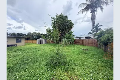 221 Brooks Ct, North Fort Myers, FL 33917 - Photo 4