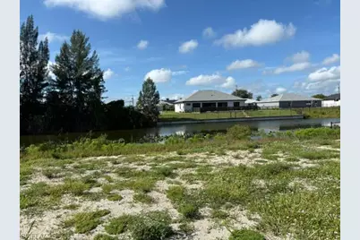 212 NE 9th St, Cape Coral, FL 33909 - Photo 2