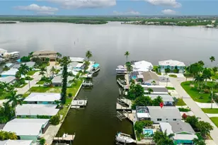 2574 Bayshore Dr, Matlacha, FL 33993 - Photo 40