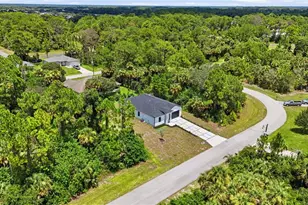 8032 Windswept Cir, Labelle, FL 33935 - Photo 4