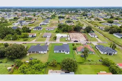 2805 26th St SW, Lehigh Acres, FL 33976 - Photo 6