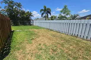 960 Hearty St, North Fort Myers, FL 33903 - Photo 32