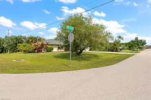 824 SW 13th Ave, Cape Coral, FL 33991 - Photo 2