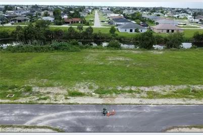 816 NE 12th St, Cape Coral, FL 33909 - Photo 2
