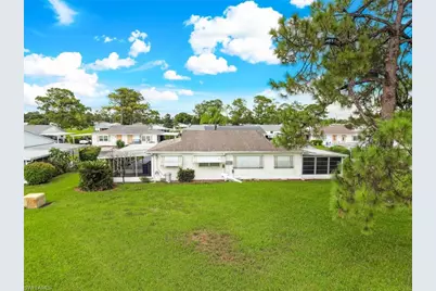 16 Dawn Flower Cir, Lehigh Acres, FL 33936 - Photo 4