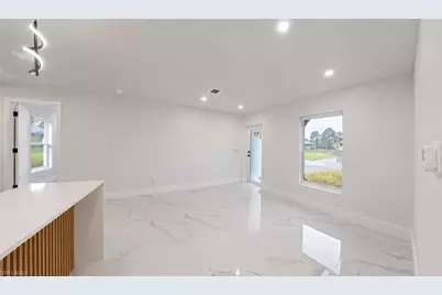 729 Anaconda Ave S, Lehigh Acres, FL 33974 - Photo 10