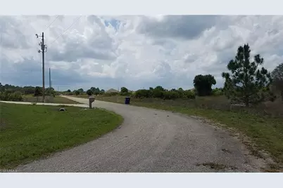 933 Memphis Ave, Lehigh Acres, FL 33974 - Photo 8