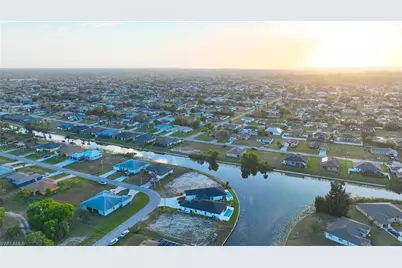 817 SW 8th St, Cape Coral, FL 33991 - Photo 10
