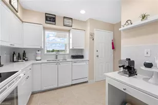 904 SE 13th St, Cape Coral, FL 33990 - Photo 4