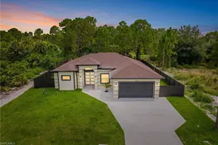 942 Kanuga St E, Lehigh Acres, FL 33974 - Photo 2