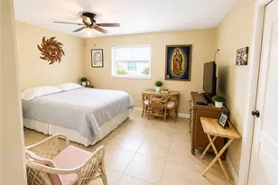 922 SE 1st Pl, Cape Coral, FL 33990 - Photo 14