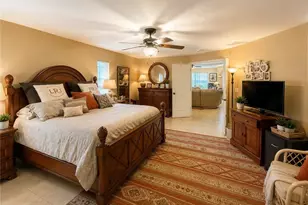 922 SE 1st Pl, Cape Coral, FL 33990 - Photo 6
