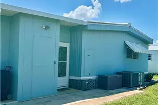 557 Peace Lake Ct, North Fort Myers, FL 33917 - Photo 4