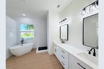 11001 Sea Tropic Ln, Fort Myers, FL 33908 - Photo 14