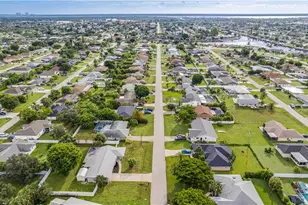 909 SE 27th St, Cape Coral, FL 33904 - Photo 24