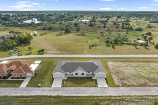 628 Falls Ln, Lehigh Acres, FL 33974 - Photo 8