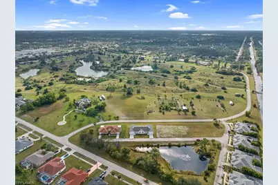 628 Falls Ln, Lehigh Acres, FL 33974 - Photo 10