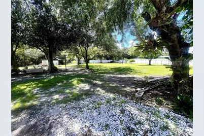 1027 Everglade Ave, Labelle, FL 33935 - Photo 10
