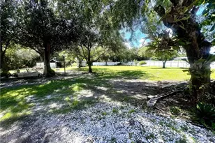 1027 Everglade Ave, Labelle, FL 33935 - Photo 10