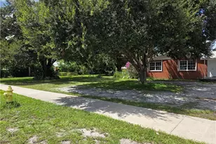615 New Market Rd W, Immokalee, FL 34142 - Photo 2