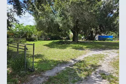 615 New Market Rd W, Immokalee, FL 34142 - Photo 6