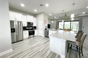 812 SW 8th Pl, Cape Coral, FL 33991 - Photo 2