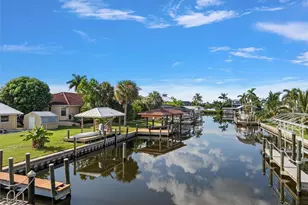 2727 Sanderling Ct, Saint James City, FL 33956 - Photo 1