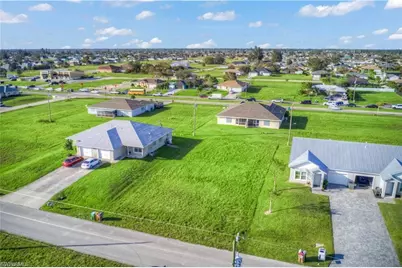 833 NE 15th Ln, Cape Coral, FL 33909 - Photo 10