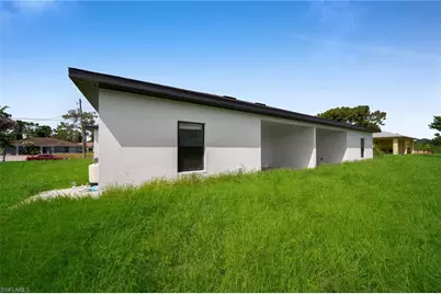 4986 Fairway Ct, Lehigh Acres, FL 33973 - Photo 4