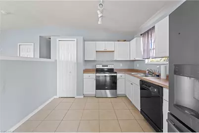 2028 NE 17th Pl, Cape Coral, FL 33909 - Photo 6