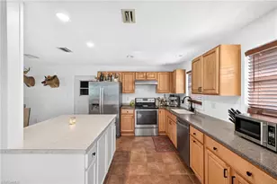 2950 Holly Rd, Fort Myers, FL 33901 - Photo 10