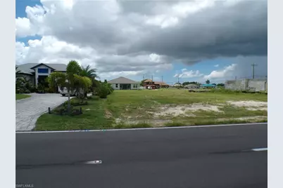 420 Diplomat Pkwy E, Cape Coral, FL 33909 - Photo 2