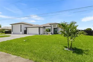 1018 NE Juanita Pl, Cape Coral, FL 33909 - Photo 2