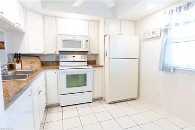 1747 Pebble Beach Dr #302, Fort Myers, FL 33907 - Photo 10