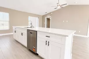 3464 NE 9th Pl, Cape Coral, FL 33909 - Photo 6