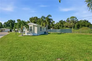 5558 Palm Beach Blvd, Fort Myers, FL 33905 - Photo 16