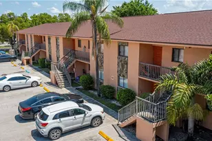2700 Park Windsor Dr, Fort Myers, FL 33901 - Photo 2