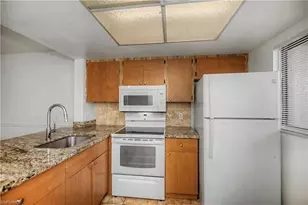 2700 Park Windsor Dr, Fort Myers, FL 33901 - Photo 22