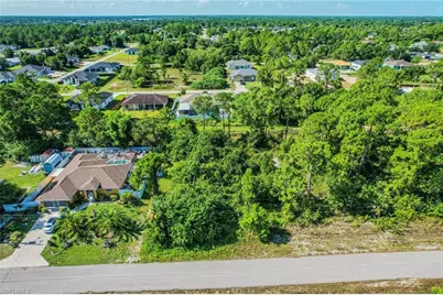 744 Carbon St E, Lehigh Acres, FL 33974 - Photo 8