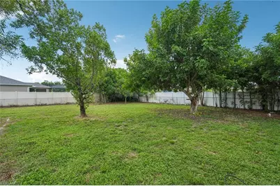 706 SW 31st St, Cape Coral, FL 33914 - Photo 6