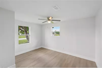706 SW 31st St, Cape Coral, FL 33914 - Photo 4